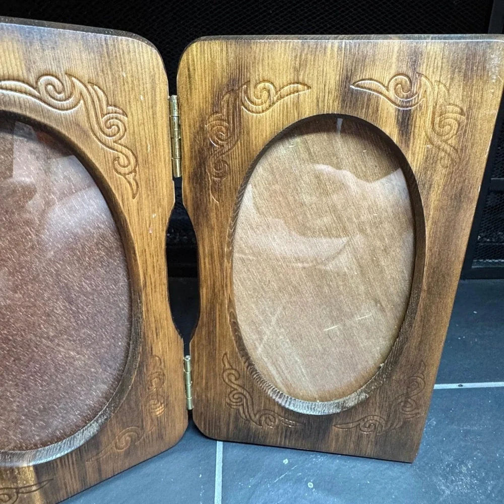 Vintage House of Lloyd 1984 Wood Double Folding Oval Picture Frame Bifold Etched